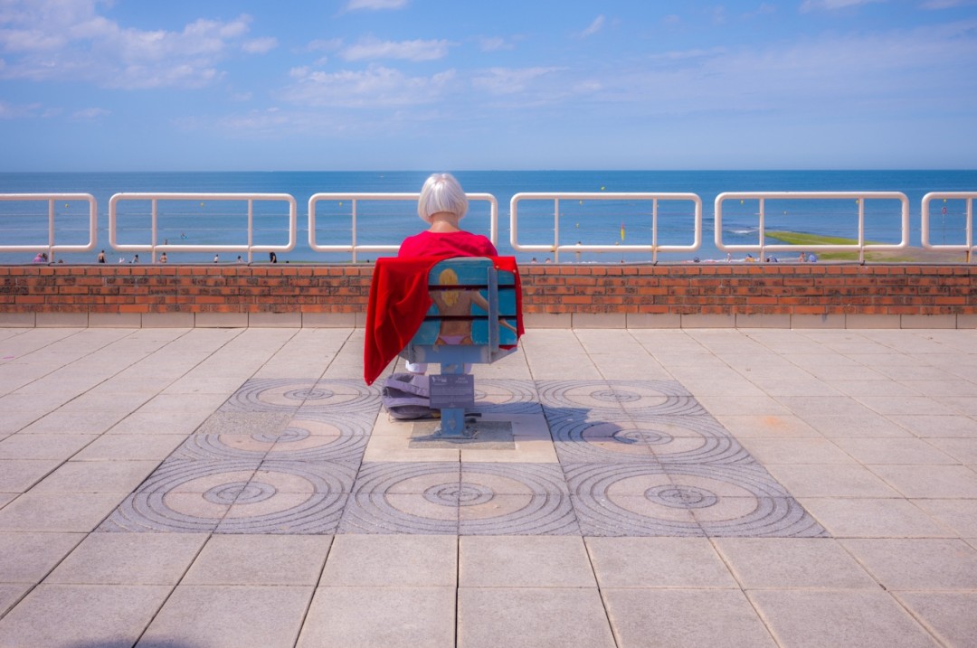 Looking at the sea - Photograph